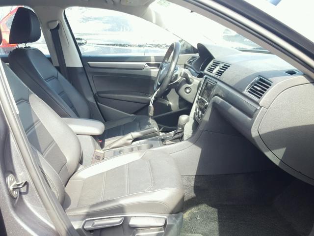 1VWDT7A32HC077292 - 2017 VOLKSWAGEN PASSAT R-L GRAY photo 5