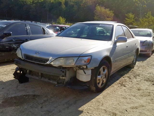 JT8BF28G2X5060376 - 1999 LEXUS ES 300 GRAY photo 2