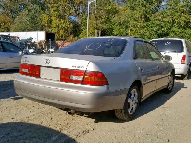 JT8BF28G2X5060376 - 1999 LEXUS ES 300 GRAY photo 4