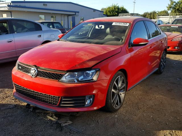 3VW5T7AJ4EM367014 - 2014 VOLKSWAGEN JETTA GLI RED photo 2