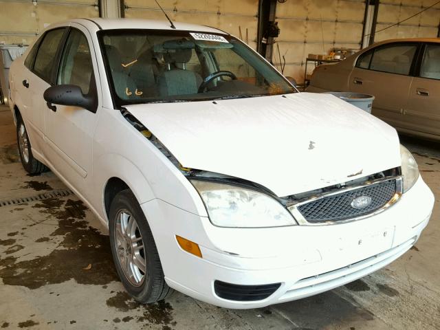 1FAFP34N75W142577 - 2005 FORD FOCUS ZX4 WHITE photo 1