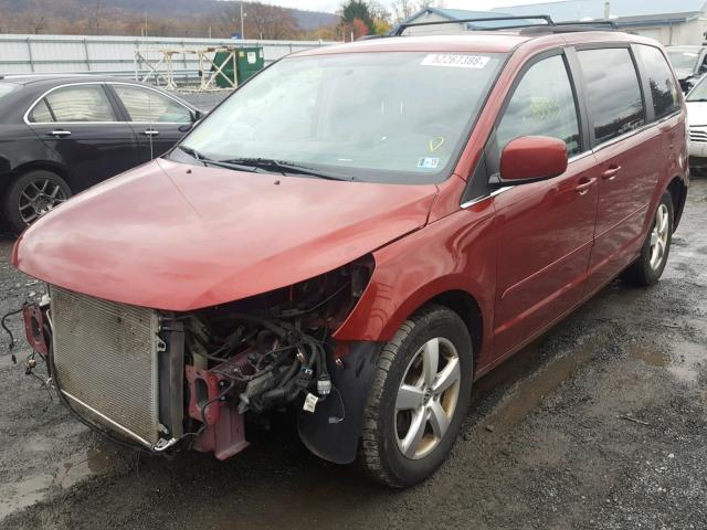 2V4RW3DG5BR718141 - 2011 VOLKSWAGEN ROUTAN SE RED photo 2