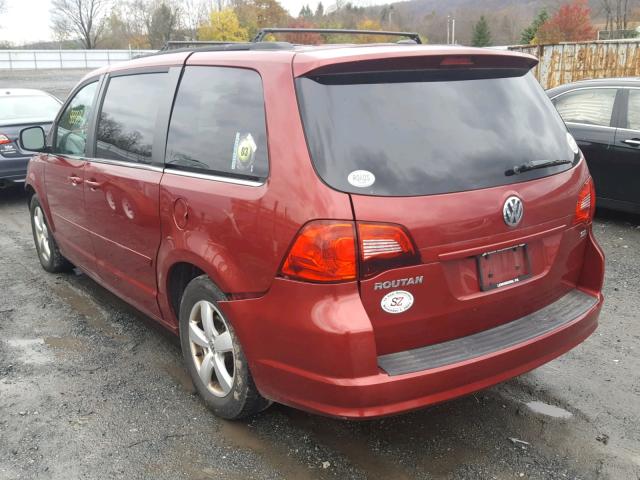 2V4RW3DG5BR718141 - 2011 VOLKSWAGEN ROUTAN SE RED photo 3