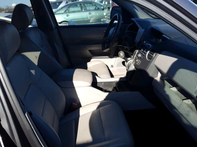 5FNYF4H29CB063098 - 2012 HONDA PILOT LX GRAY photo 5