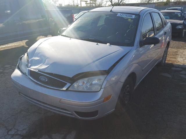 1FAFP34N67W321941 - 2007 FORD FOCUS ZX4 SILVER photo 2