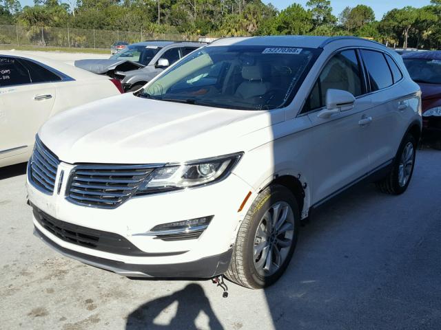 5LMCJ2C94HUL55198 - 2017 LINCOLN MKC SELECT WHITE photo 2