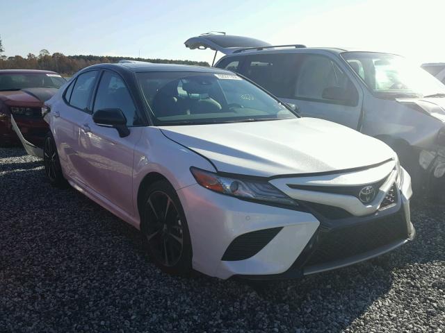 4T1B61HK2JU128068 - 2018 TOYOTA CAMRY XSE WHITE photo 1