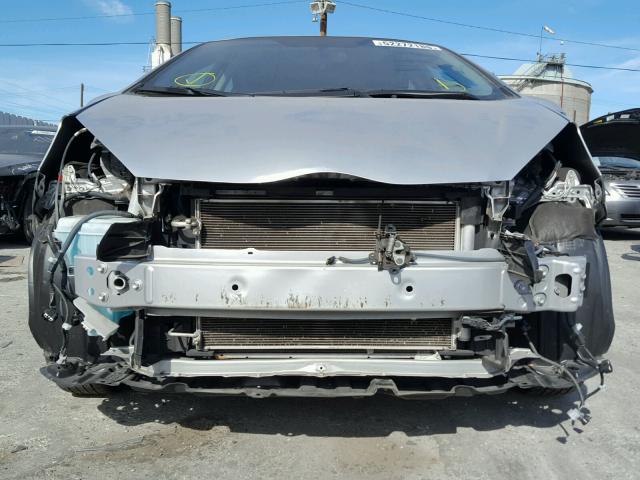 JTDKDTB31G1590428 - 2016 TOYOTA PRIUS C SILVER photo 9