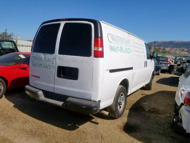 1GCFG15X371172061 - 2007 CHEVROLET EXPRESS G1 WHITE photo 4