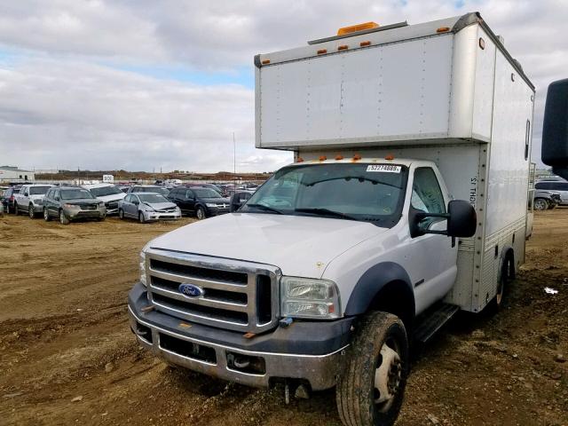 1FDAF57P17EA36775 - 2007 FORD F550 SUPER WHITE photo 2