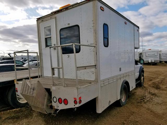 1FDAF57P17EA36775 - 2007 FORD F550 SUPER WHITE photo 4