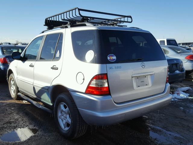 4JGAB54E6XA065582 - 1999 MERCEDES-BENZ ML 320 SILVER photo 3