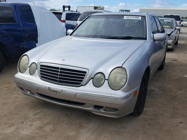 WDBJF65J52B404327 - 2002 MERCEDES-BENZ E 320 SILVER photo 2