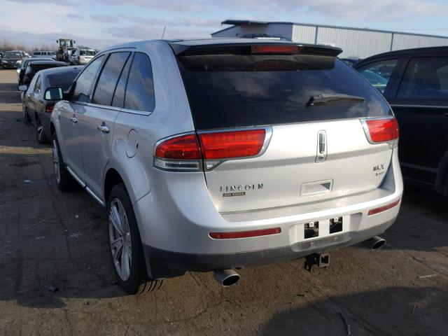 2LMDJ8JK2BBJ31865 - 2011 LINCOLN MKX SILVER photo 3