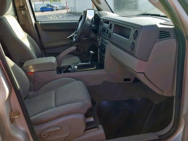 1J8HG48K26C359703 - 2006 JEEP COMMANDER ნაცრისფერი ფოტო 5