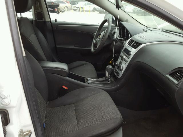 1G1ZC5E04CF332859 - 2012 CHEVROLET MALIBU 1LT WHITE photo 5