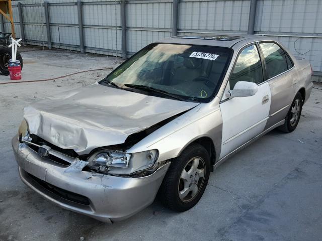 1HGCG5654WA139772 - 1998 HONDA ACCORD EX SILVER photo 2