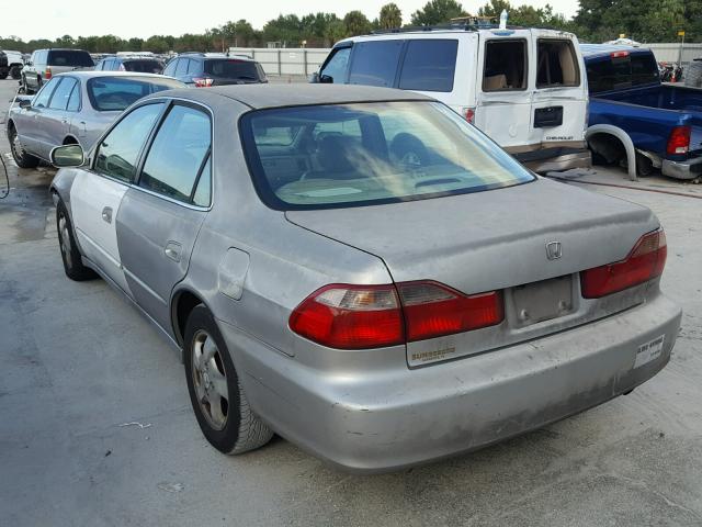 1HGCG5654WA139772 - 1998 HONDA ACCORD EX SILVER photo 3