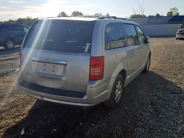 2A8HR54PX8R737018 - 2008 CHRYSLER TOWN & COU SILVER photo 4