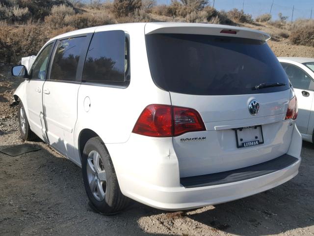 2V4RW3D12AR272816 - 2010 VOLKSWAGEN ROUTAN SE WHITE photo 3