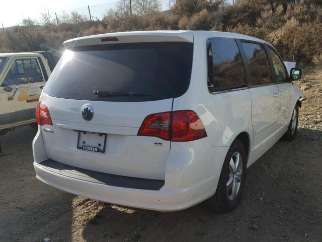 2V4RW3D12AR272816 - 2010 VOLKSWAGEN ROUTAN SE WHITE photo 4