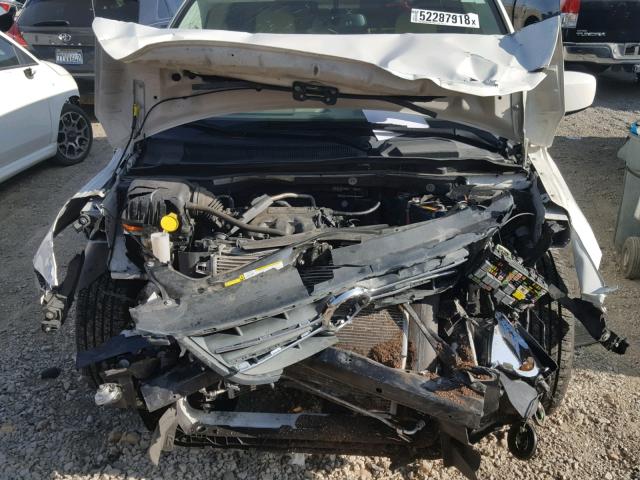 2V4RW3D12AR272816 - 2010 VOLKSWAGEN ROUTAN SE WHITE photo 7