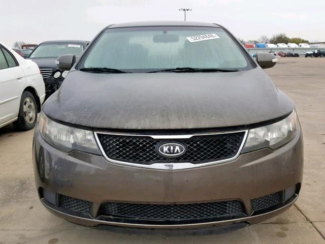 KNAFU4A23A5811749 - 2010 KIA FORTE EX BROWN photo 9