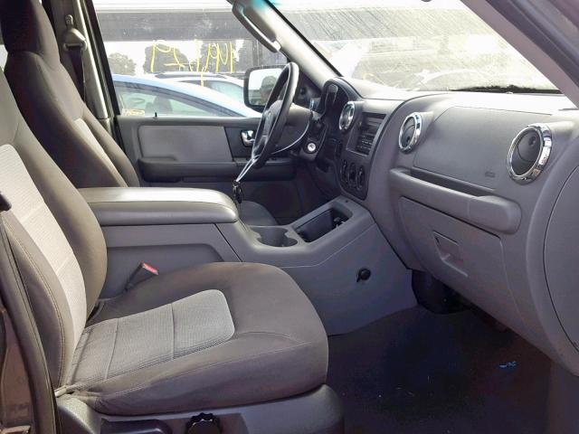 1FMPU16565LA79025 - 2005 FORD EXPEDITION GRAY photo 5