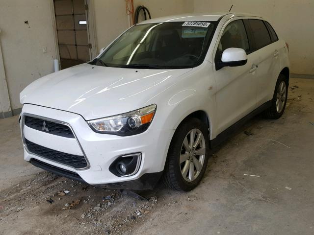 4A4AP3AU2FE019155 - 2015 MITSUBISHI OUTLANDER WHITE photo 2