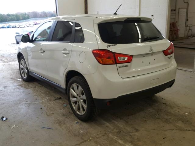 4A4AP3AU2FE019155 - 2015 MITSUBISHI OUTLANDER WHITE photo 3