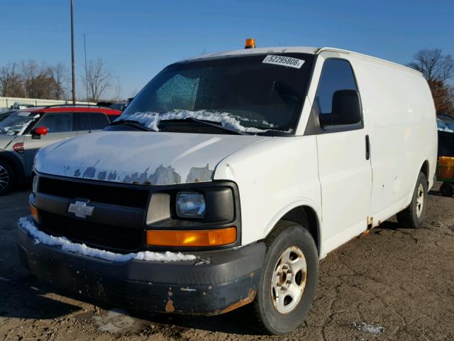 1GCFG15X531153599 - 2003 CHEVROLET EXPRESS G1 WHITE photo 2