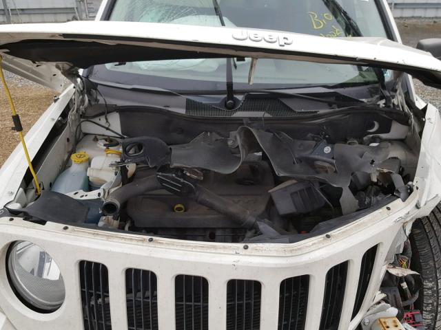 1J8FF48W77D394259 - 2007 JEEP PATRIOT LI WHITE photo 7