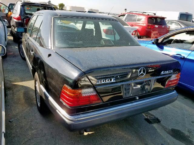 WDBED30E2PB879411 - 1993 MERCEDES-BENZ 300 E 4MAT BLACK photo 3