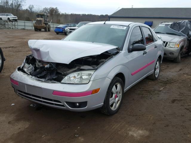 1FAHP34N97W328133 - 2007 FORD FOCUS ZX4 SILVER photo 2