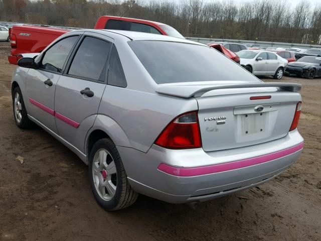 1FAHP34N97W328133 - 2007 FORD FOCUS ZX4 SILVER photo 3