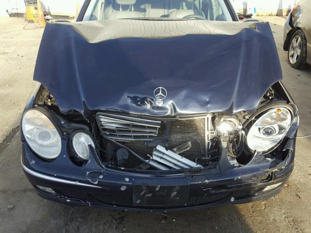 WDBUF65J25A610521 - 2005 MERCEDES-BENZ E 320 BLUE photo 7