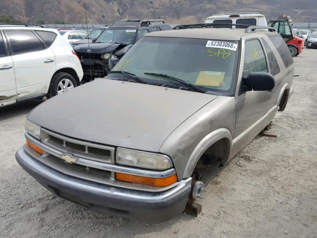 1GNCS18W7YK241695 - 2000 CHEVROLET BLAZER BROWN photo 2