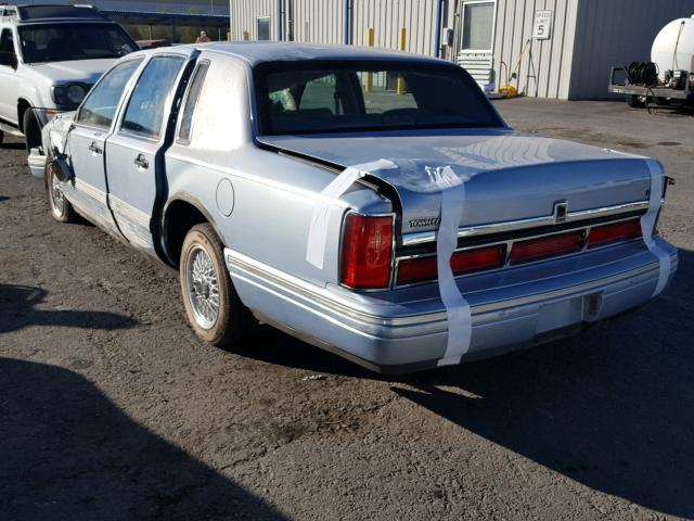 1LNLM82W8VY706395 - 1997 LINCOLN TOWN CAR S SILVER photo 3