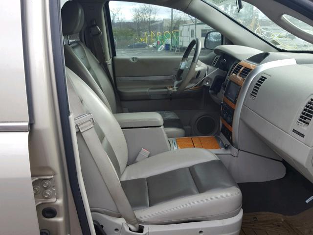 1A8HW58N28F122598 - 2008 CHRYSLER ASPEN LIMI BEIGE photo 5