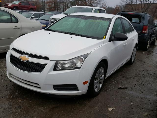 1G1PC5SH3C7317328 - 2012 CHEVROLET CRUZE LS WHITE photo 2