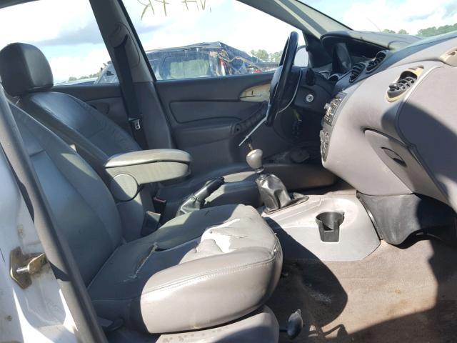 1FAFP38393W226616 - 2003 FORD FOCUS ZTS WHITE photo 5
