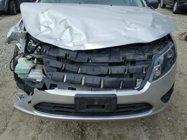 3FAHP0GA7CR117923 - 2012 FORD FUSION S SILVER photo 9