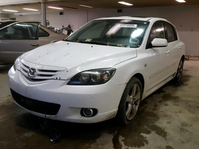 JM1BK143441101815 - 2004 MAZDA 3 HATCHBAC WHITE photo 2