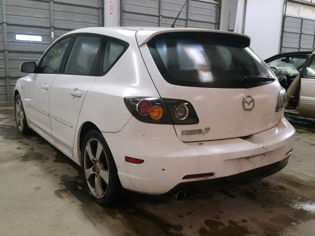 JM1BK143441101815 - 2004 MAZDA 3 HATCHBAC WHITE photo 3