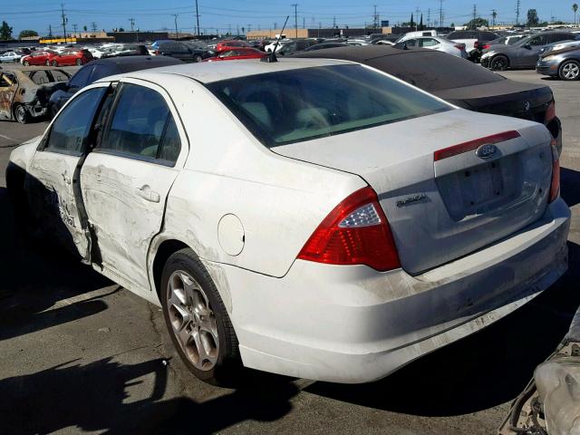 3FAHP0HA2BR311076 - 2011 FORD FUSION SE WHITE photo 3