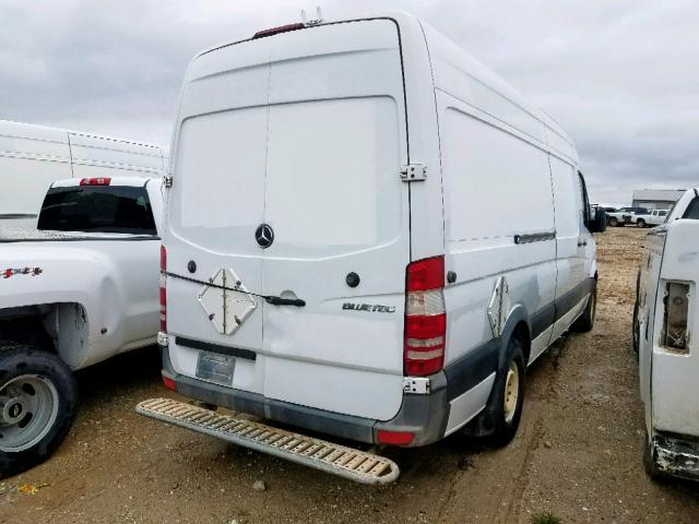 WD3PE8CB5B5591860 - 2011 MERCEDES-BENZ SPRINTER 2 WHITE photo 4