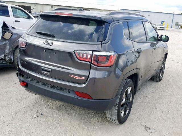 3C4NJDDB4JT441558 - 2018 JEEP COMPASS TR GRAY photo 4