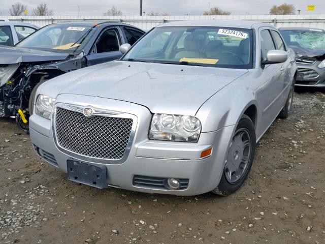 2C3KA53G26H538462 - 2006 CHRYSLER 300 TOURIN SILVER photo 2