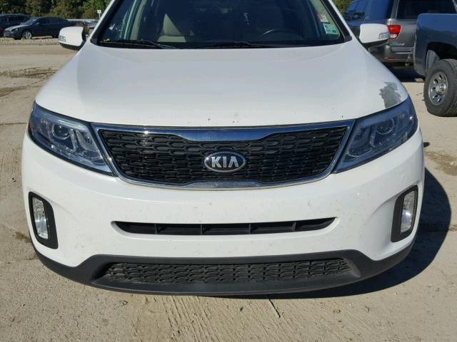 5XYKT3A61FG565509 - 2015 KIA SORENTO LX WHITE photo 9