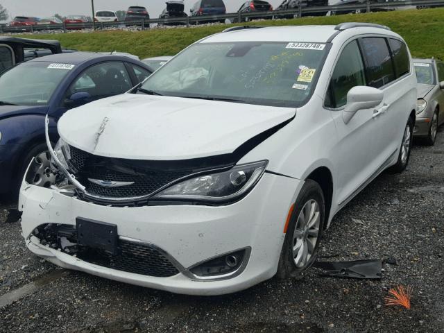 2C4RC1BG3JR270118 - 2018 CHRYSLER PACIFICA T WHITE photo 2